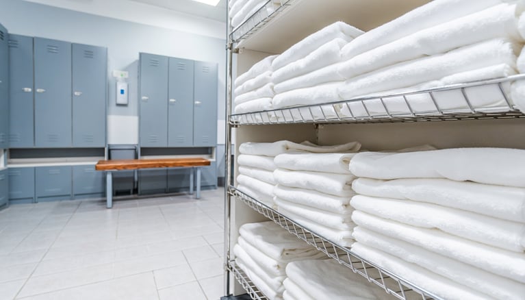 How Sports Club Linen Rental Reduces Laundry Overhead and Maintains Member Hygiene Standards