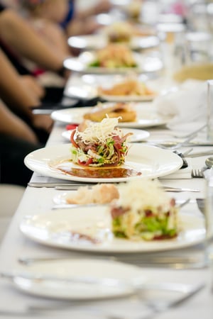 clear-glass-plates-with-vegetable-dish-995743