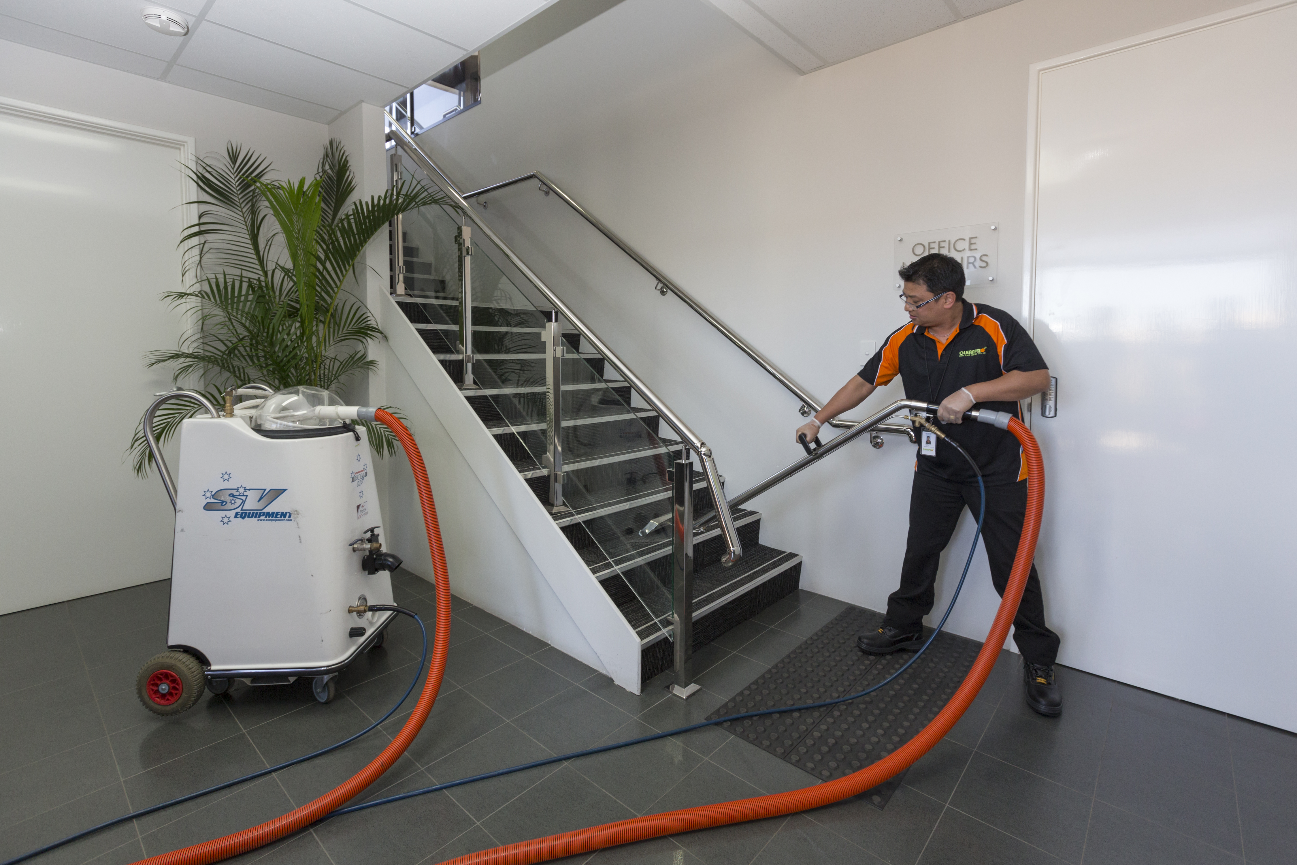 5 Advantages Carpet Cleaners Bring To Your Office