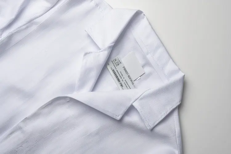 Why Pockets Are Prohibited on Food Industry Gear