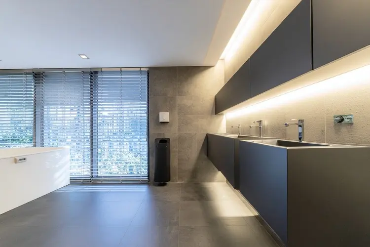 Why Touchless Washroom Tech Is A Modern Office Must